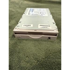 Iomega Zip Drive Internal Z100ATAPI 100MB Internal 3.5" IDE